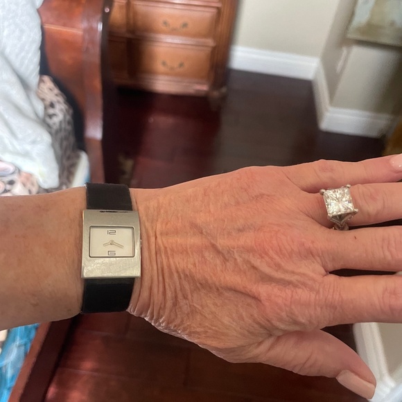 Gucci Watch - Picture 2 of 4